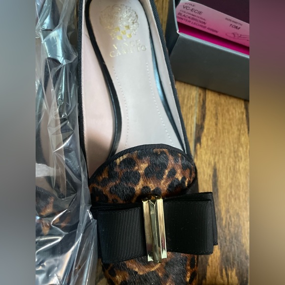 Vince Camuto cheetah flats with bow - Picture 3 of 5